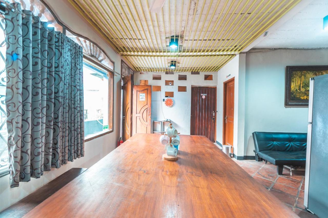 Spot On 2033 Kayumanis Homestay Syariah Jacarta Exterior foto